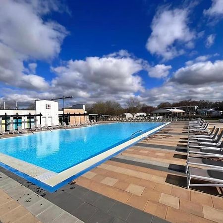 Hot Tub Breaks At 35 Merlin Point Tattershall Hotel Exterior foto